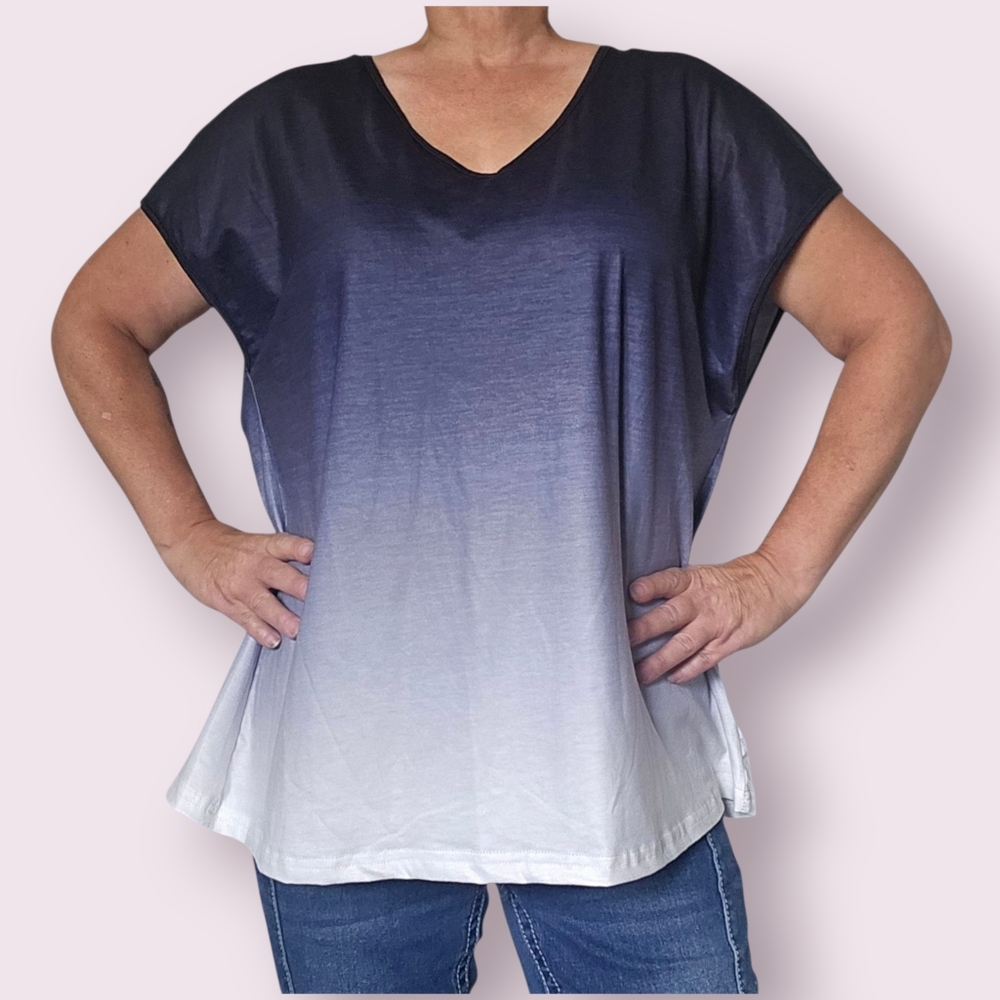 Bloomchic V Neck Ombre Navy & White T-Shirt Size 14-16